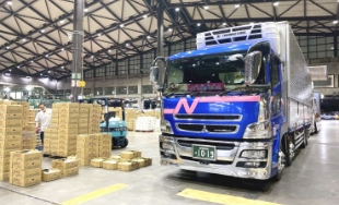 荷物積み込みのようす